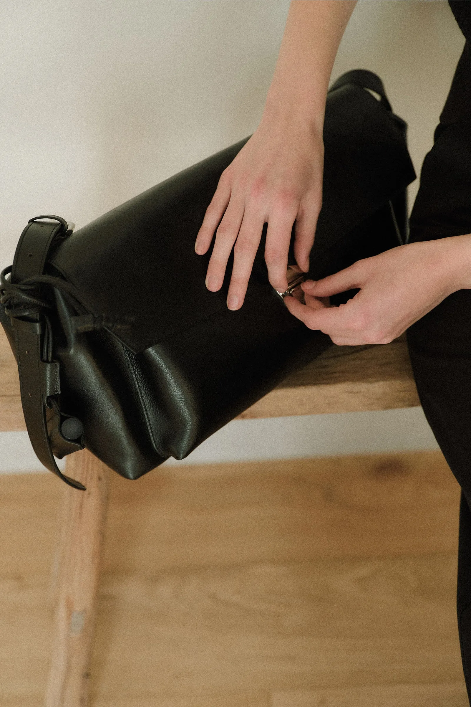 90s VEGETABLE LEATHER CAMERA BAG & LIP CASE SET