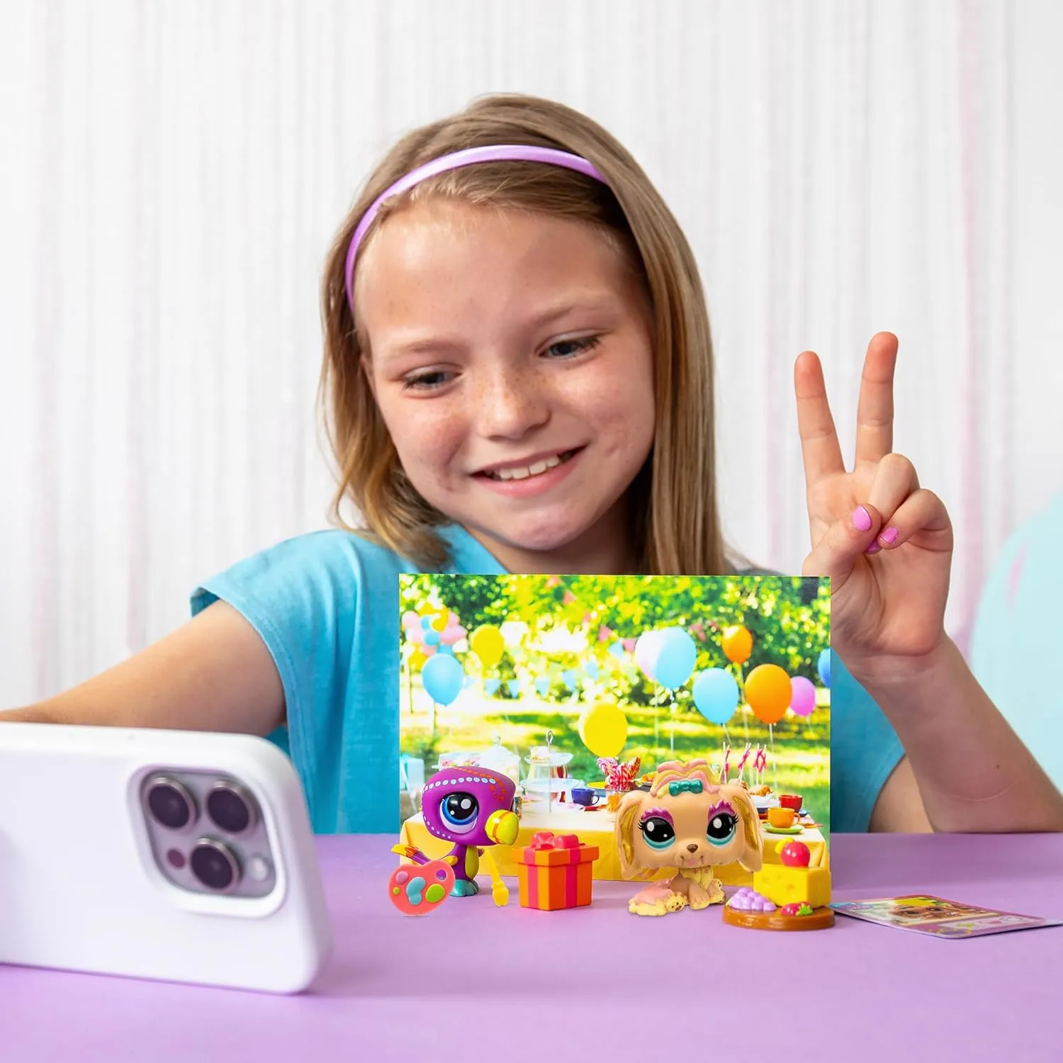BANDAI Littlest Pet Shop Series 2 Petfluencer Garden Party | Petfluencer Set Has 2 LPS Mini Pet Toys 4 Accessories 1 Backdrop 1 Collector Card and 1 Virtual Code | Collectable Toys for Girls and Boys