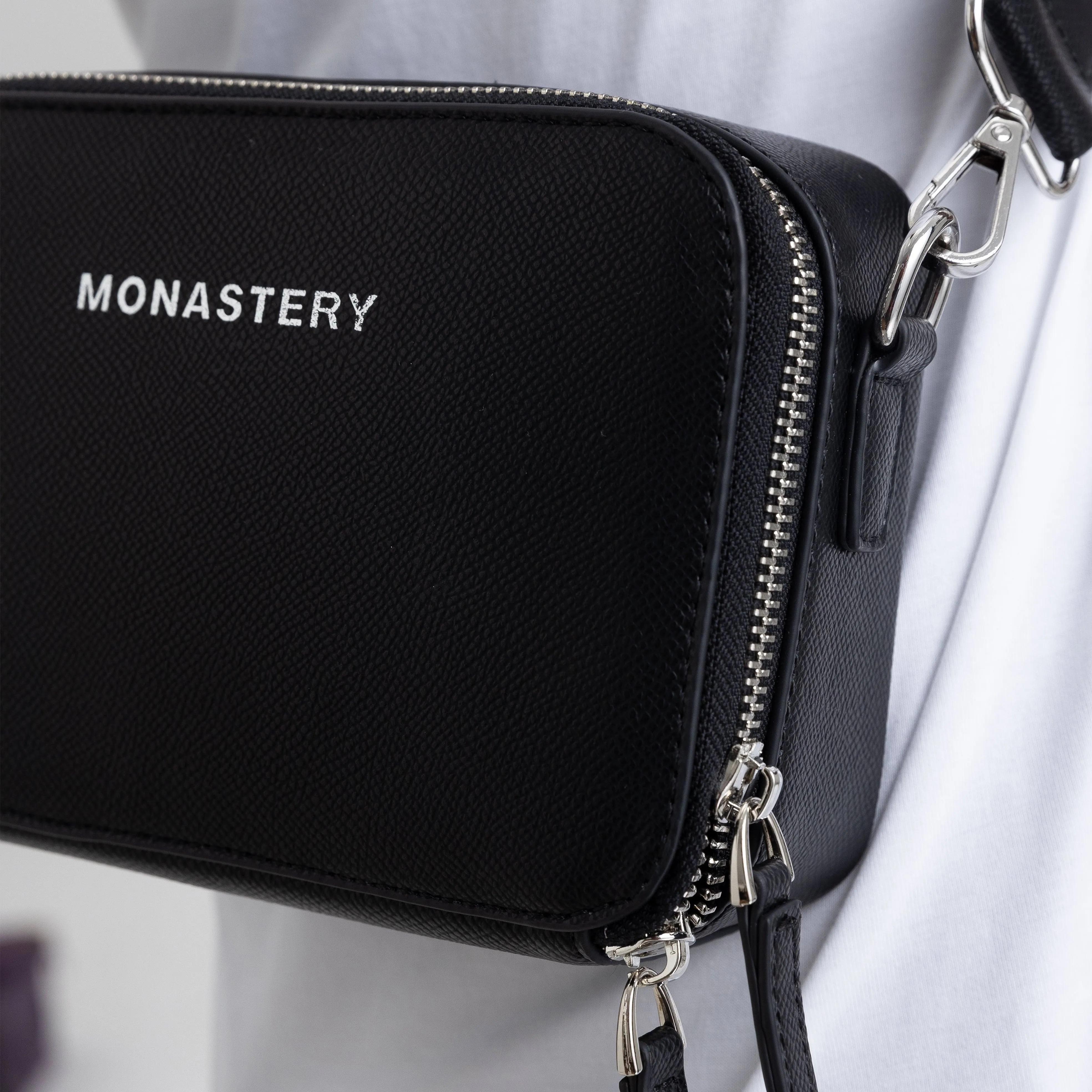 FANNYPACK SHUM BLACK