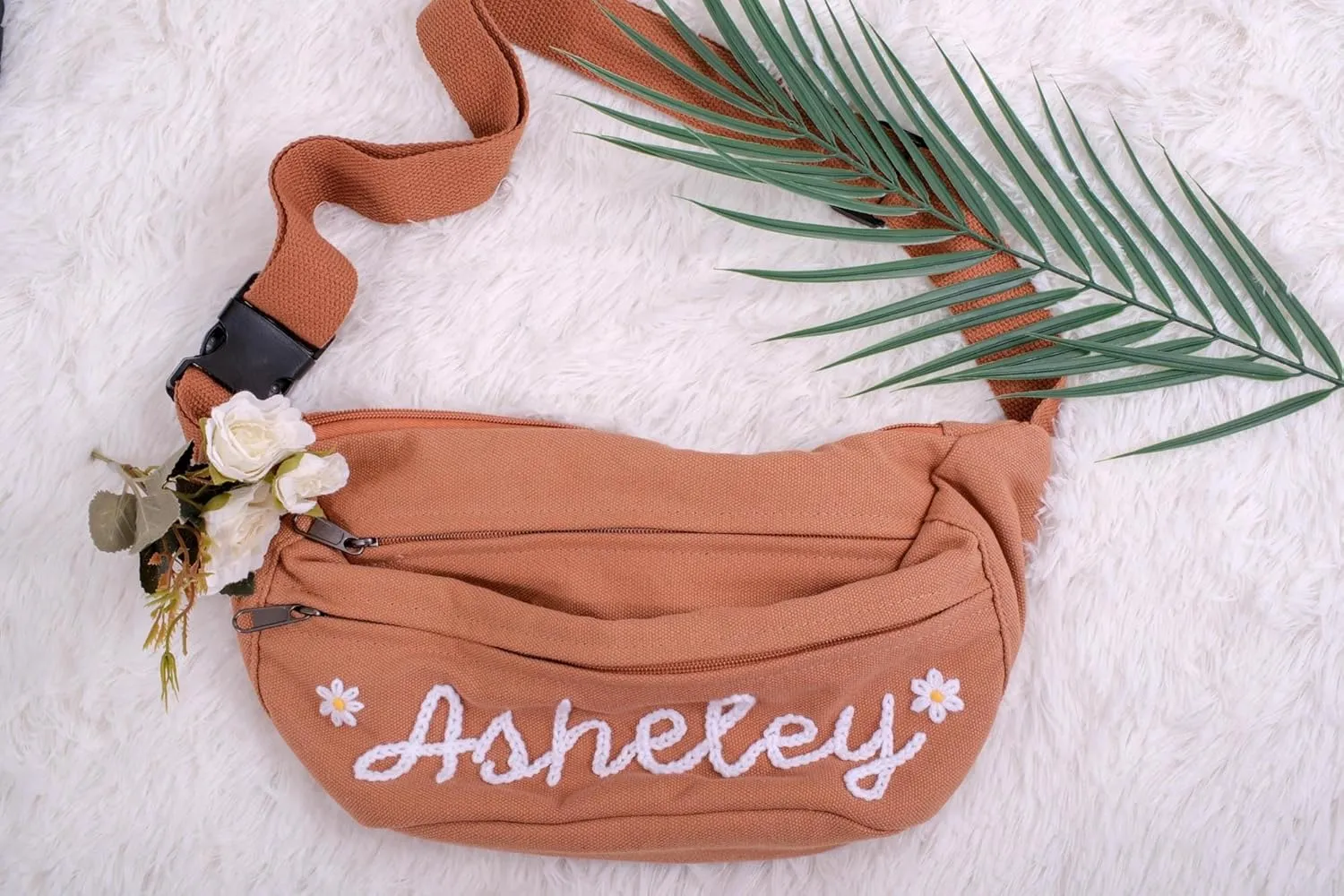 Personalized Belt Bag with Name – Custom Fanny Pack & Crossbody Bag for Women – Ideal Travel Accessory & Bridesmaid Gift（White）